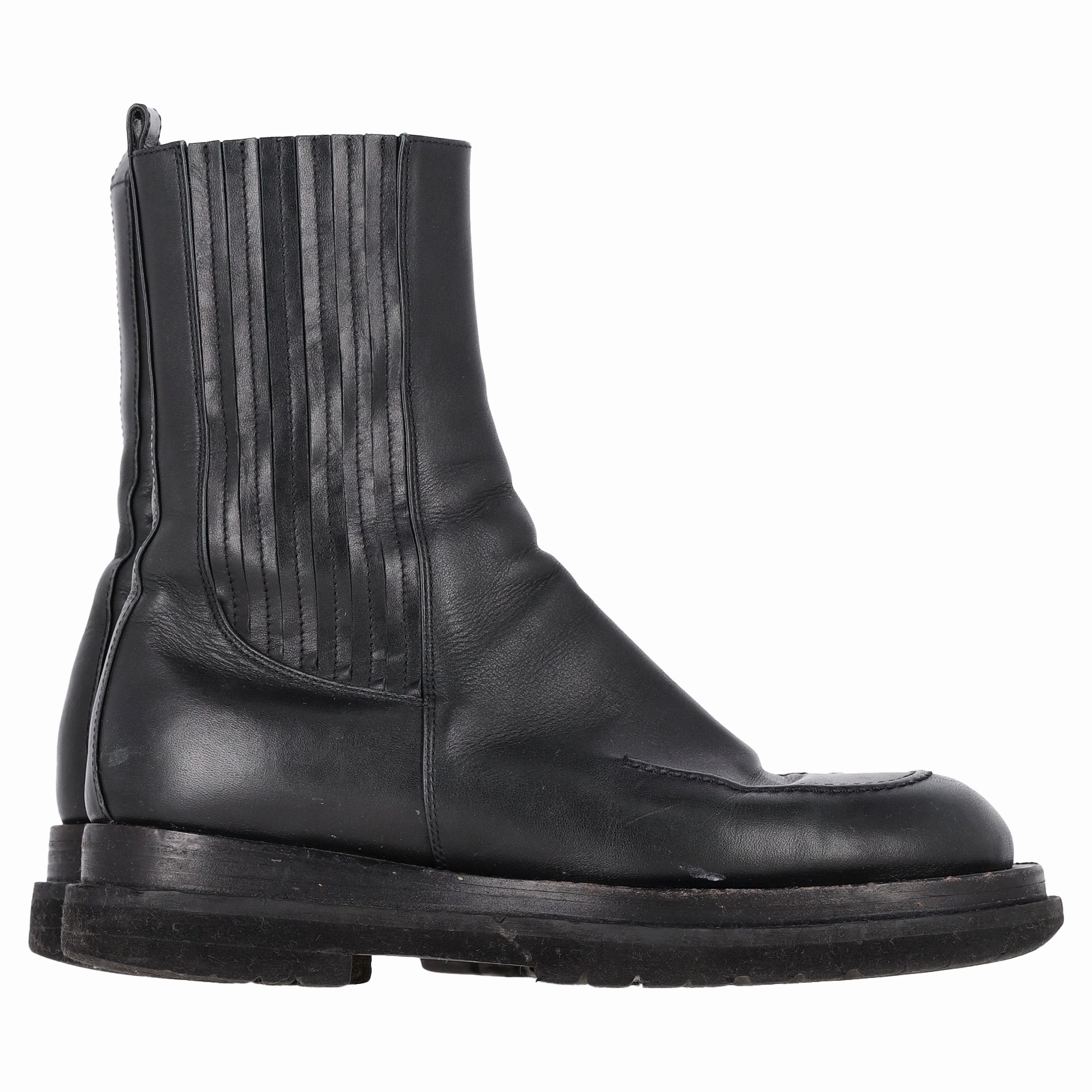Non-Slip Grip Magda Butrym Chelsea Ankle Boots in Black Leather