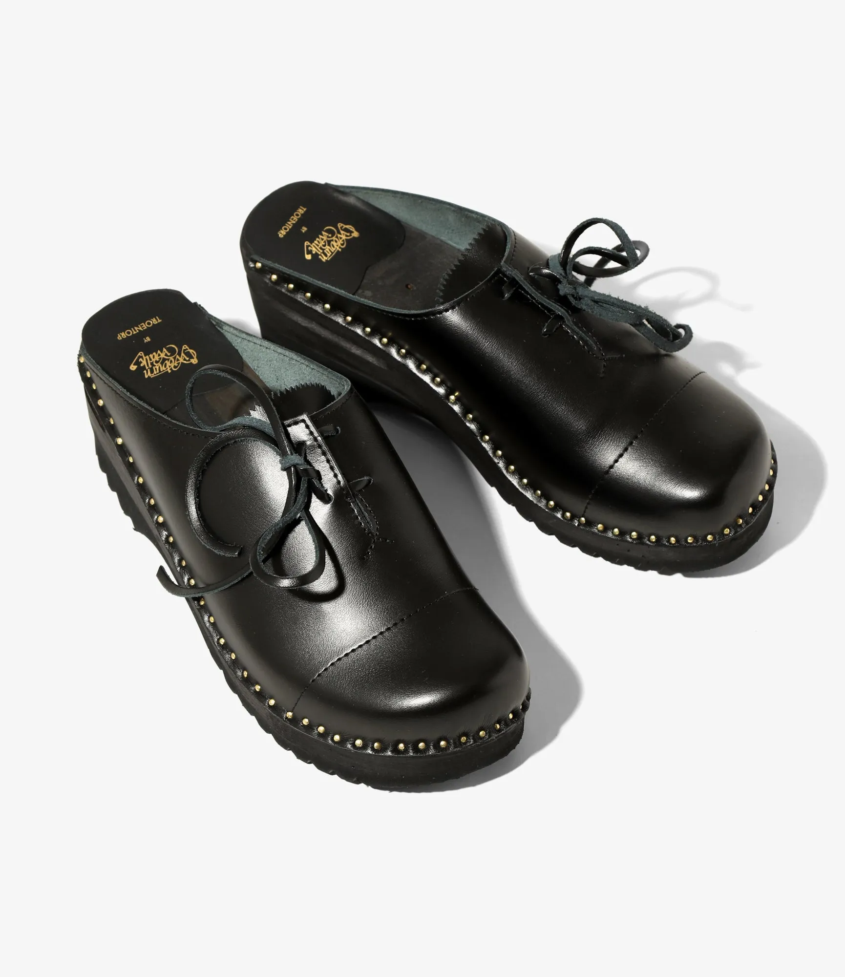 'Alps' Centre Lace Clog ?C Black Leather Anti Fatigue Insole
