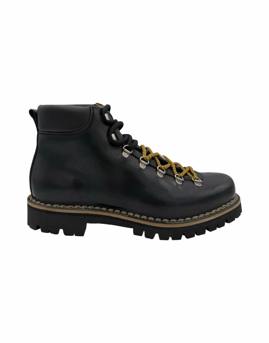 Ankle-High Black Leather Boots With Padded Collar Sport Inspired Thermal Core Weekend Wanderer