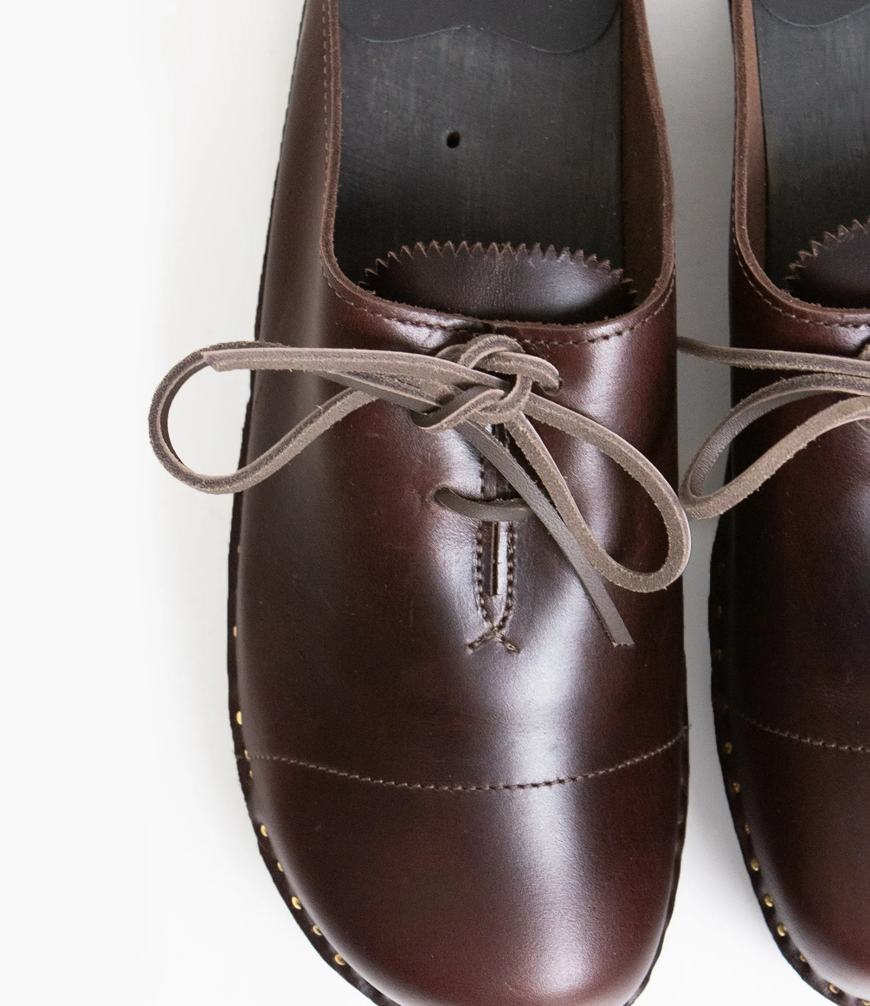 'Alps' Centre Lace Clog ?C Brown Leather Enhanced Traction Grip