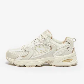 Timeless Form Airport Walk New Balance 530