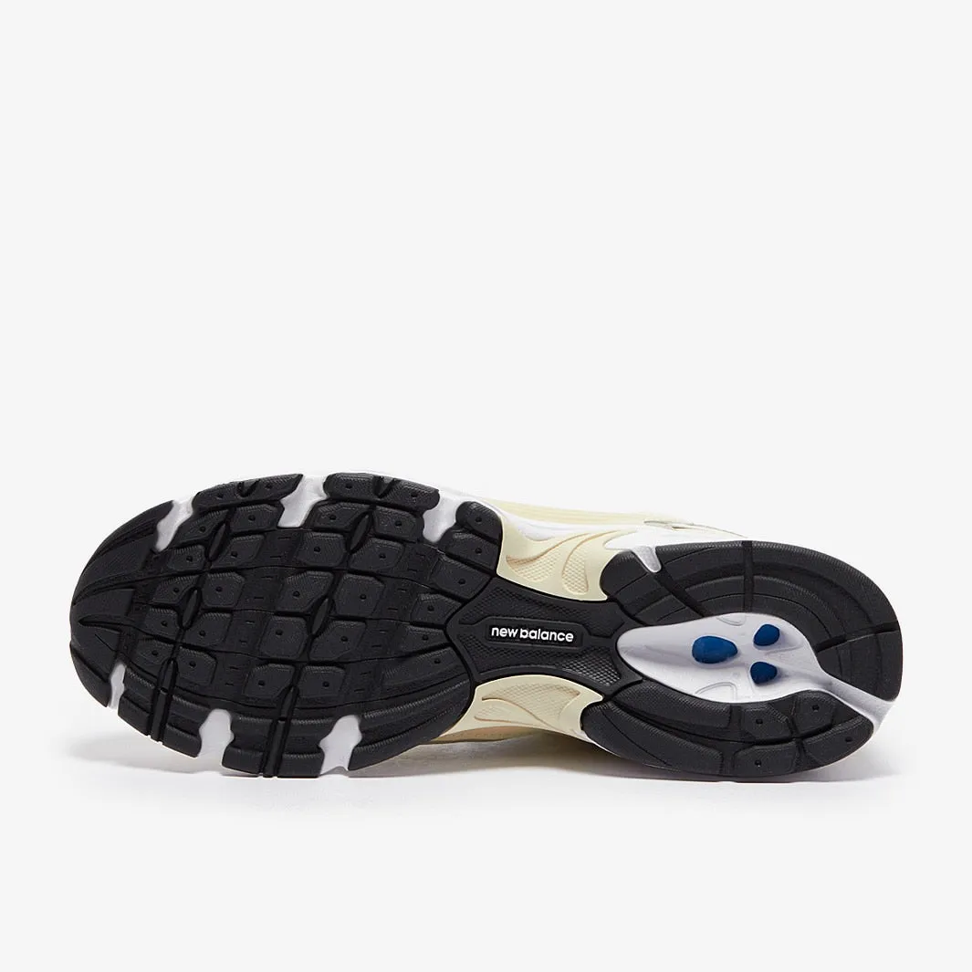 New Balance 530 Water resistant upper