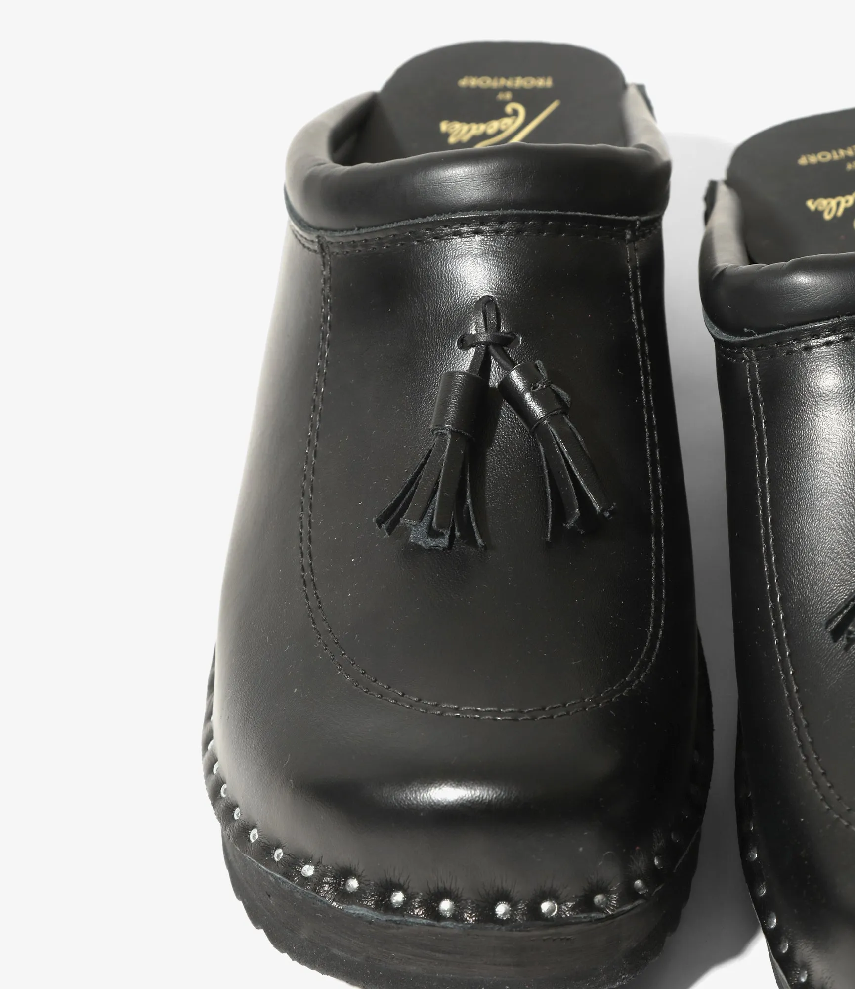 Seamless construction Twin Tassel 'Monet' Clog ?C?Black Leather