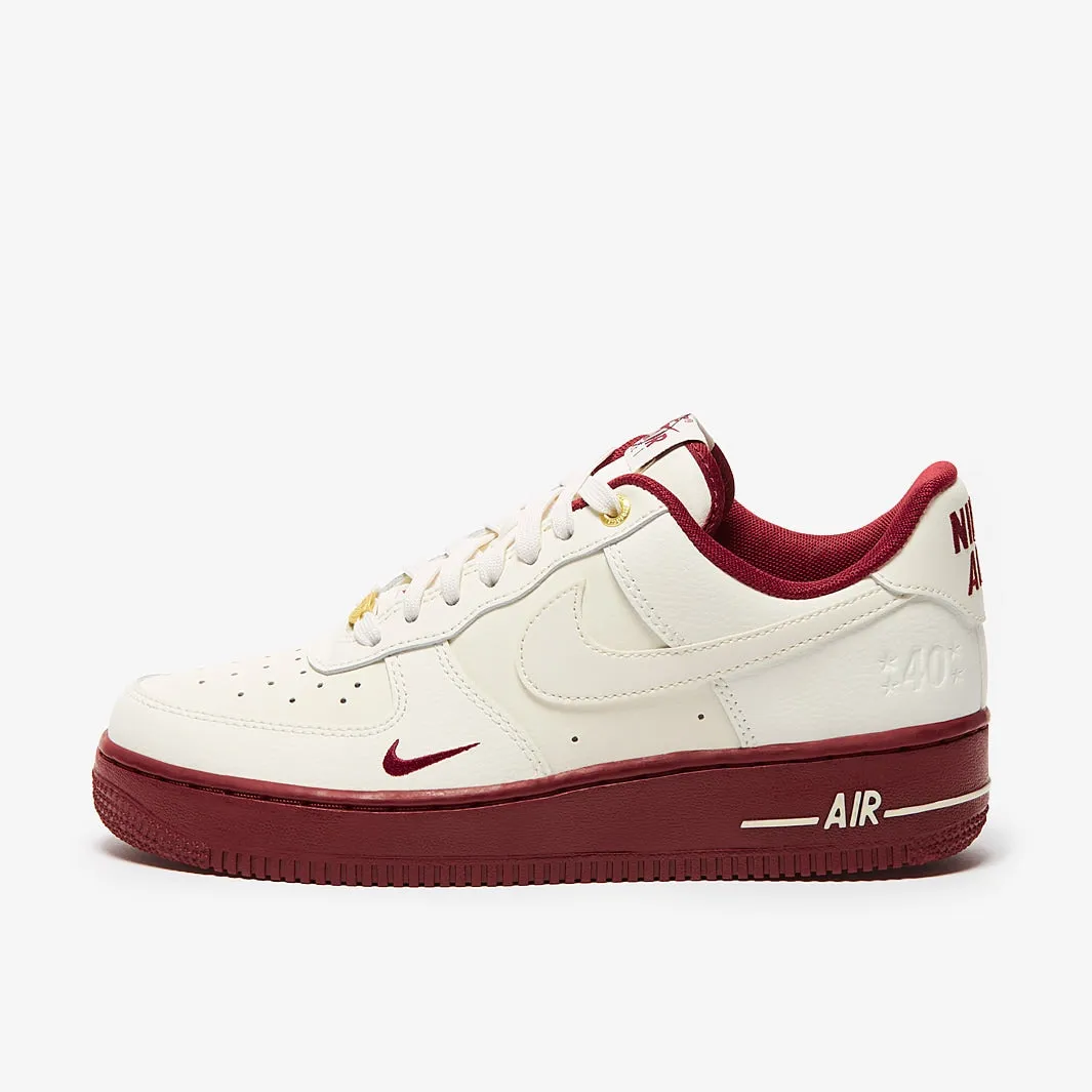 Lifestyle Focus Pull Tab Nike Womens Air Force 1 07 SE