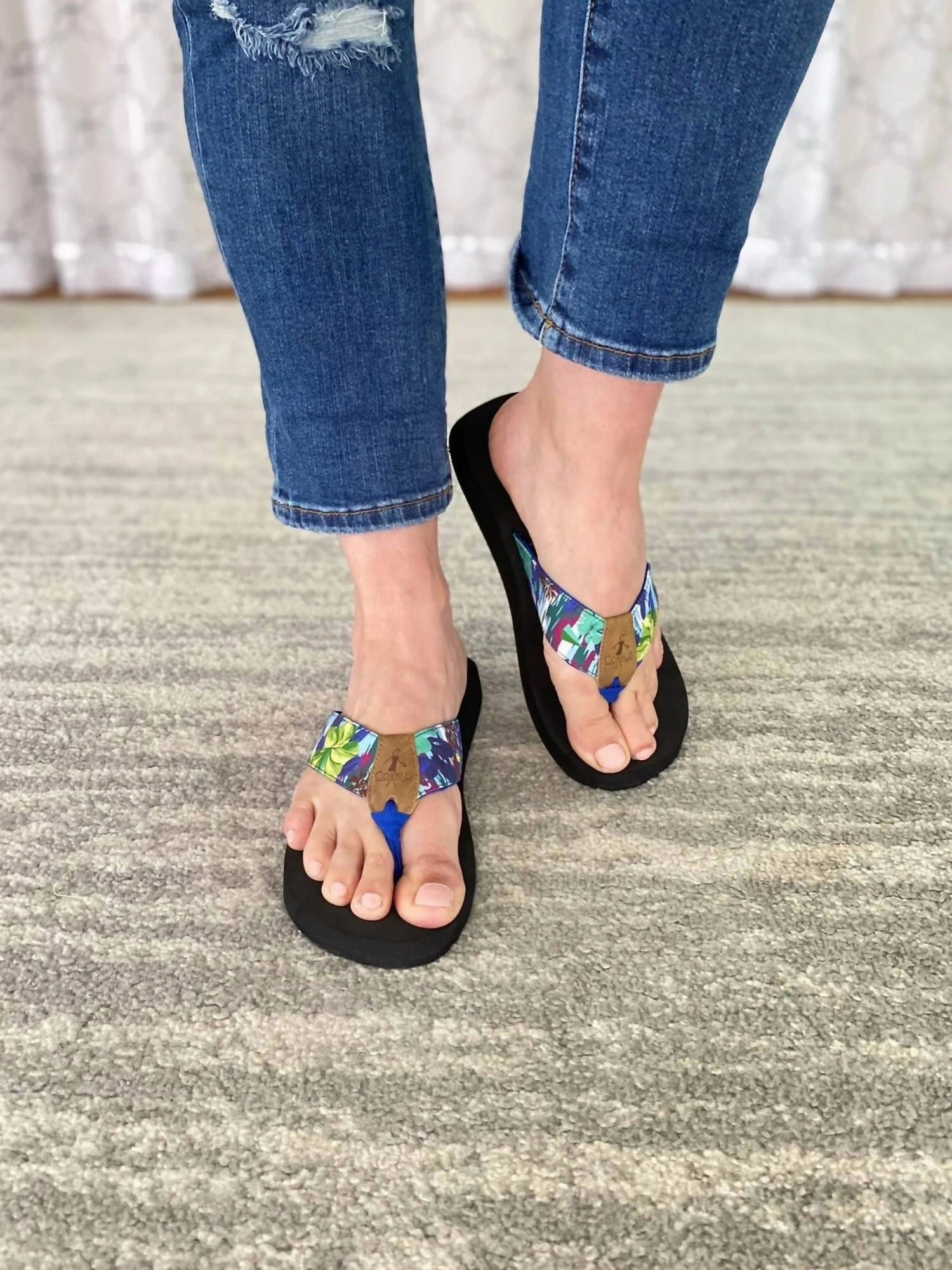 ShockAbsorbing Stylish Comfort Women's Aquaholic Hawaii Flip Flop In Blue Hawaii