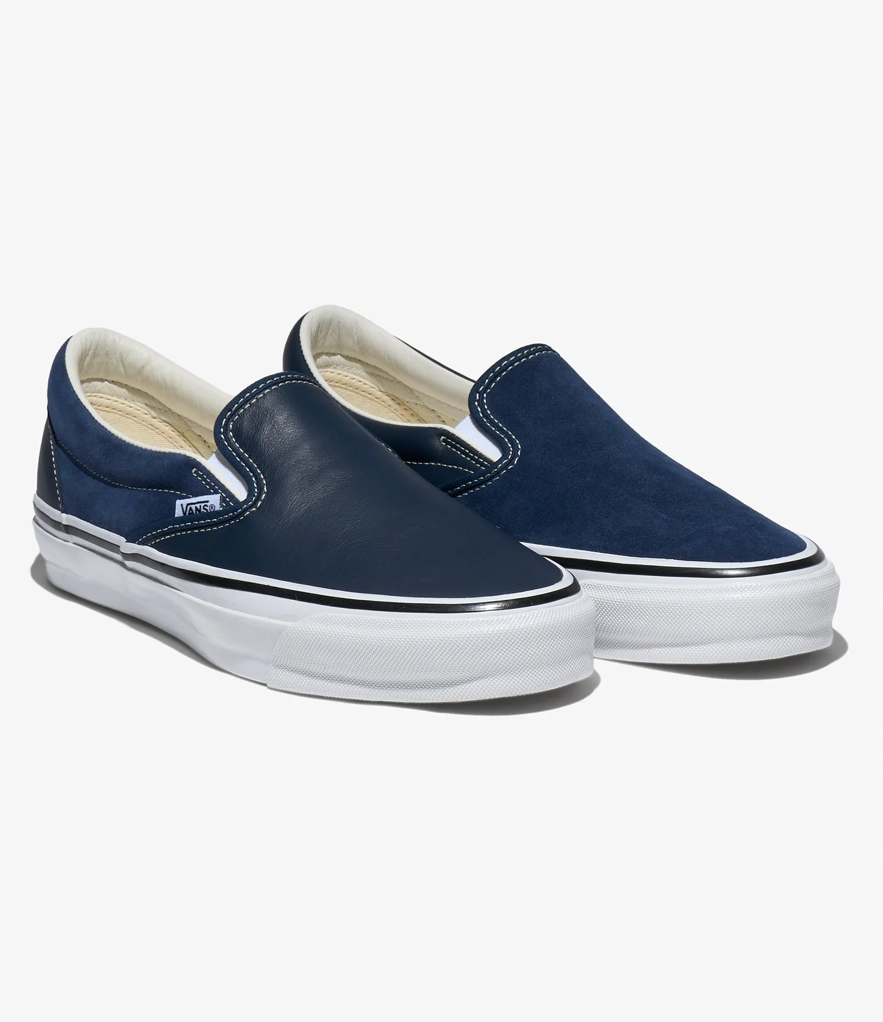 Ideal for movement drills and fast-paced agility work Classic Slip-On 98 ?C?Navy Leather/Suede Mix