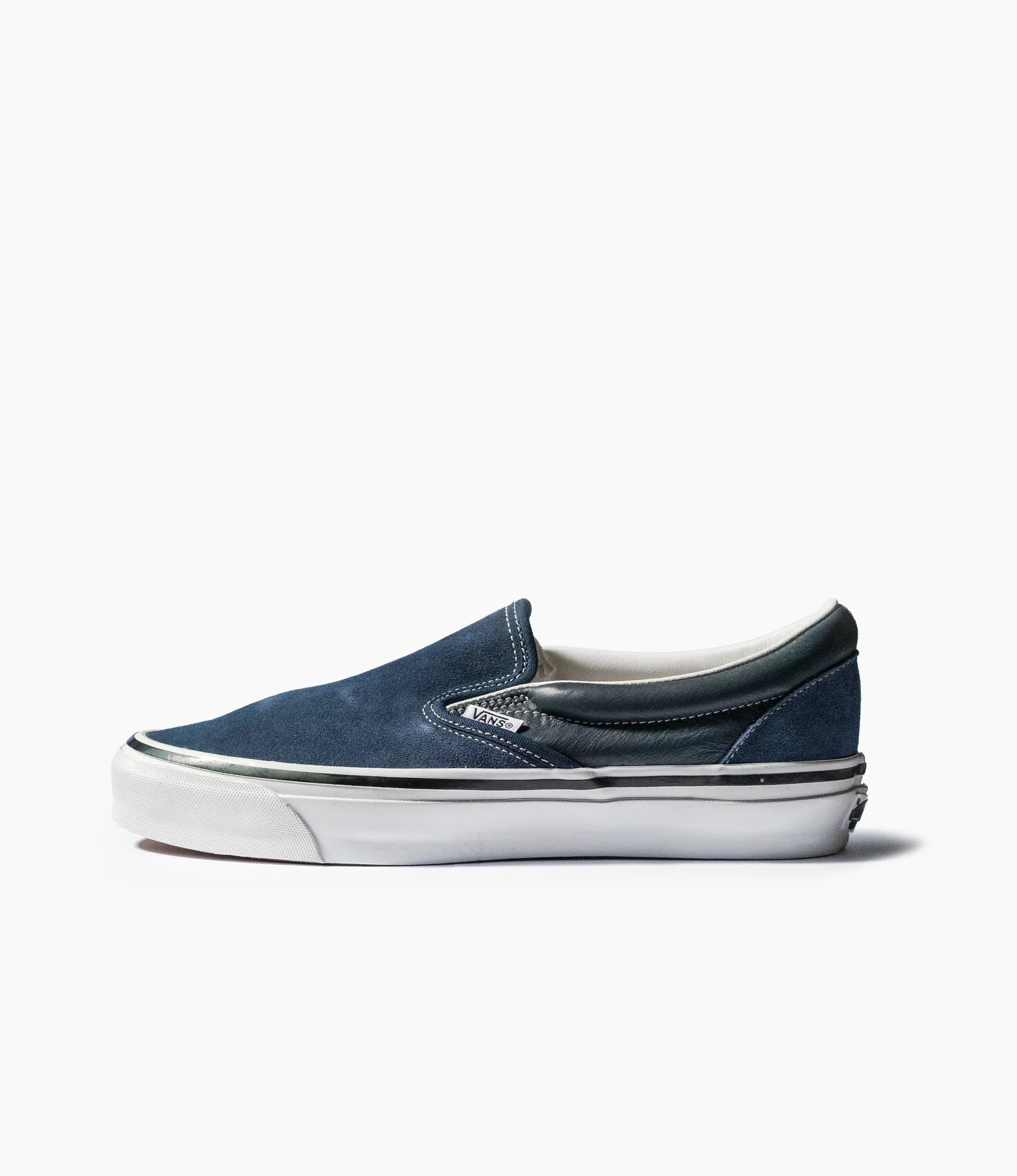 Classic Slip-On 98 ?C?Navy Leather/Suede Mix Performance Use Collar design minimizes pressure around the ankle