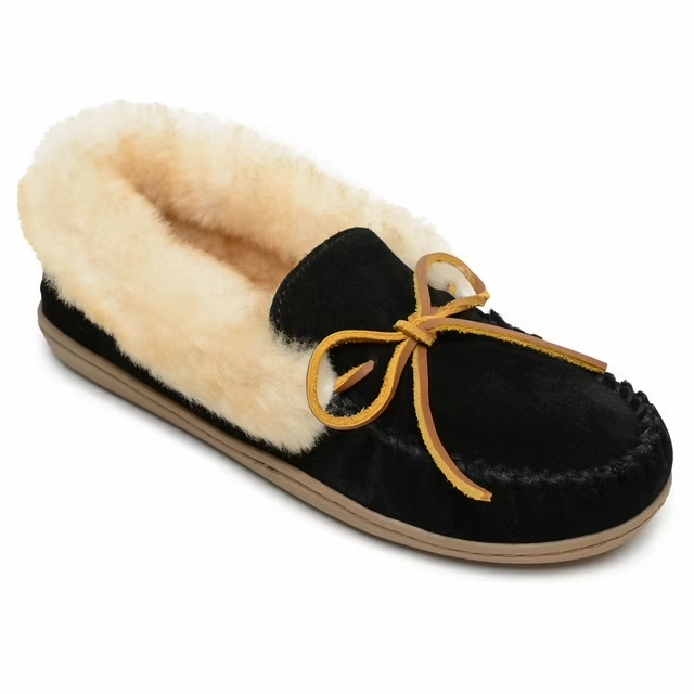 Comfortable Feel Minnetonka Alpine Slipper Women's  Black Sheepskin Moc Toe Slip-On JOBB1892
