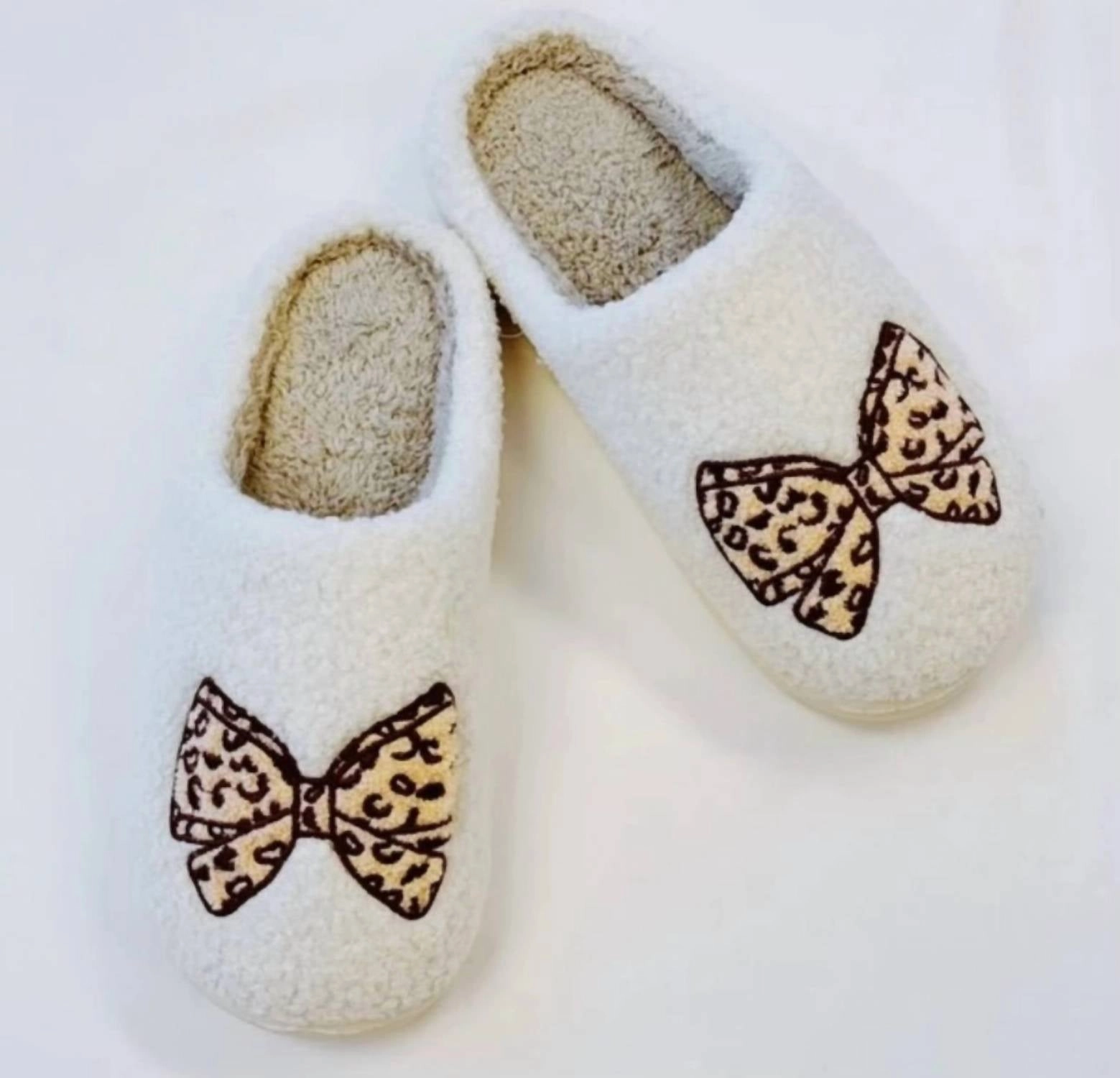 Simple Step-On Women's Cozy Cheetah Bow Slippers In Off White