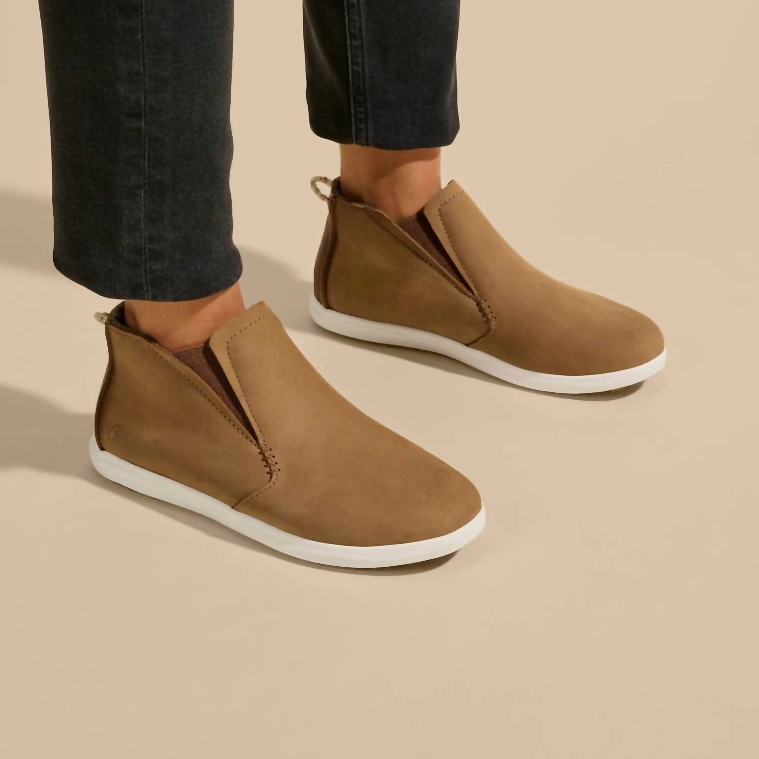 Slip On Fashion Luxe Wedding Footwear Women's Hawai'iloa Manu Hope Boot In Fox/off White