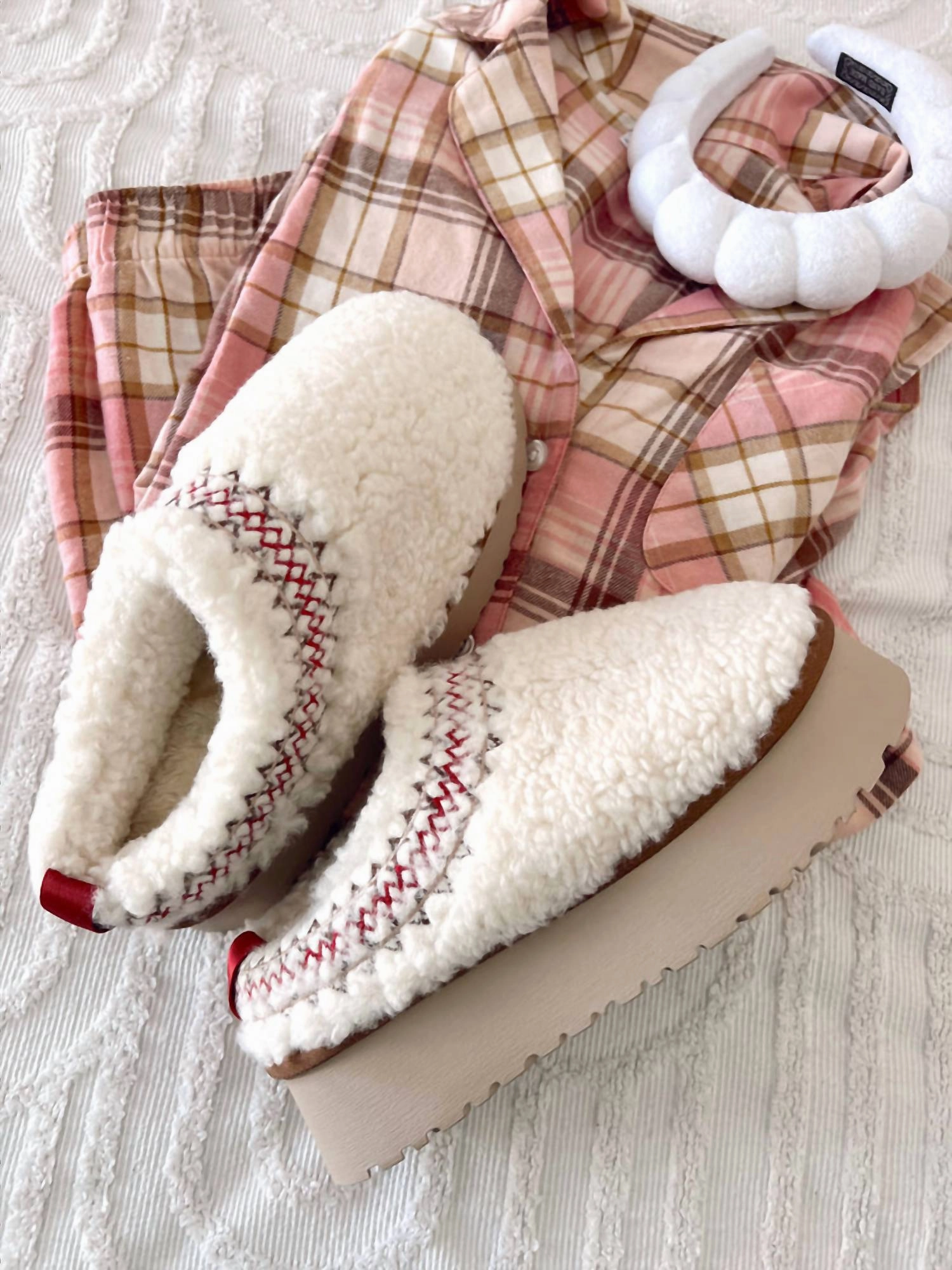 Comfort Pad Women's Holiday Spice Sherpa Platform Slippers In Off White